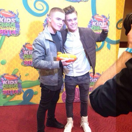 yeeeh een nederlandse band heeft iets gewonnen(b-brave)